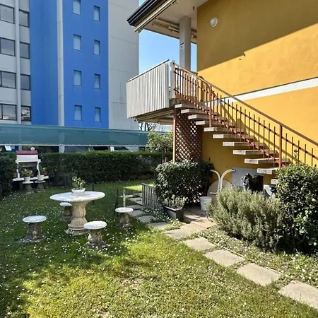דירה Peaceful With An Enchanting Private Garden ביביונה