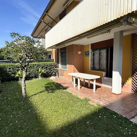 דירה Peaceful With An Enchanting Private Garden *
