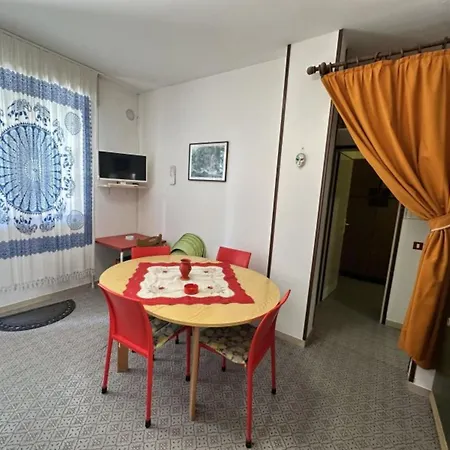 דירה Peaceful With An Enchanting Private Garden ביביונה