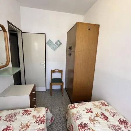 Peaceful With An Enchanting Private Garden דירה