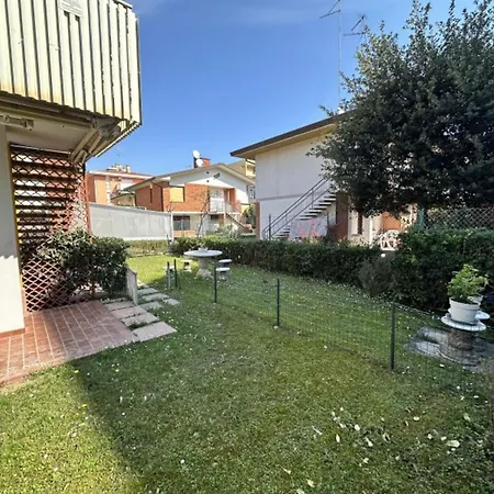 דירה Peaceful With An Enchanting Private Garden